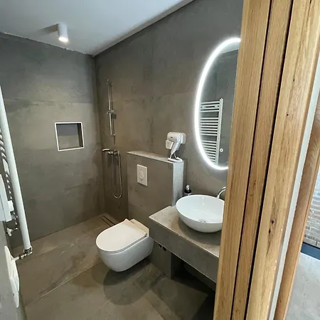 V, Mountain View With A French Balcony, Private Bathroom, Shared Kitchen, Living And Garden With Heated Pool, Privlaka, Zadar منزل للإقامة بريفلاكا