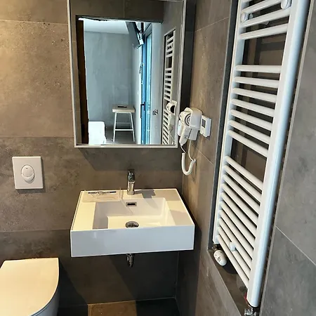 V, Mountain View With A French Balcony, Private Bathroom, Shared Kitchen, Living And Garden With Heated Pool, Privlaka, Zadar